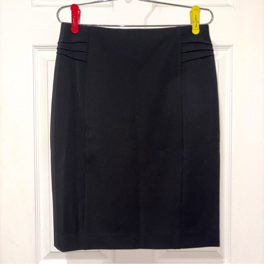 Express Black Pencil Skirt with Subtle Waist Pleats | Size 4